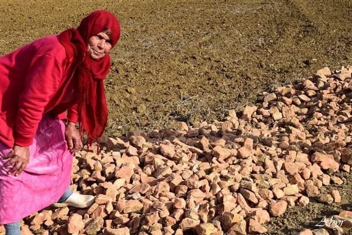 femme chemin écoliers