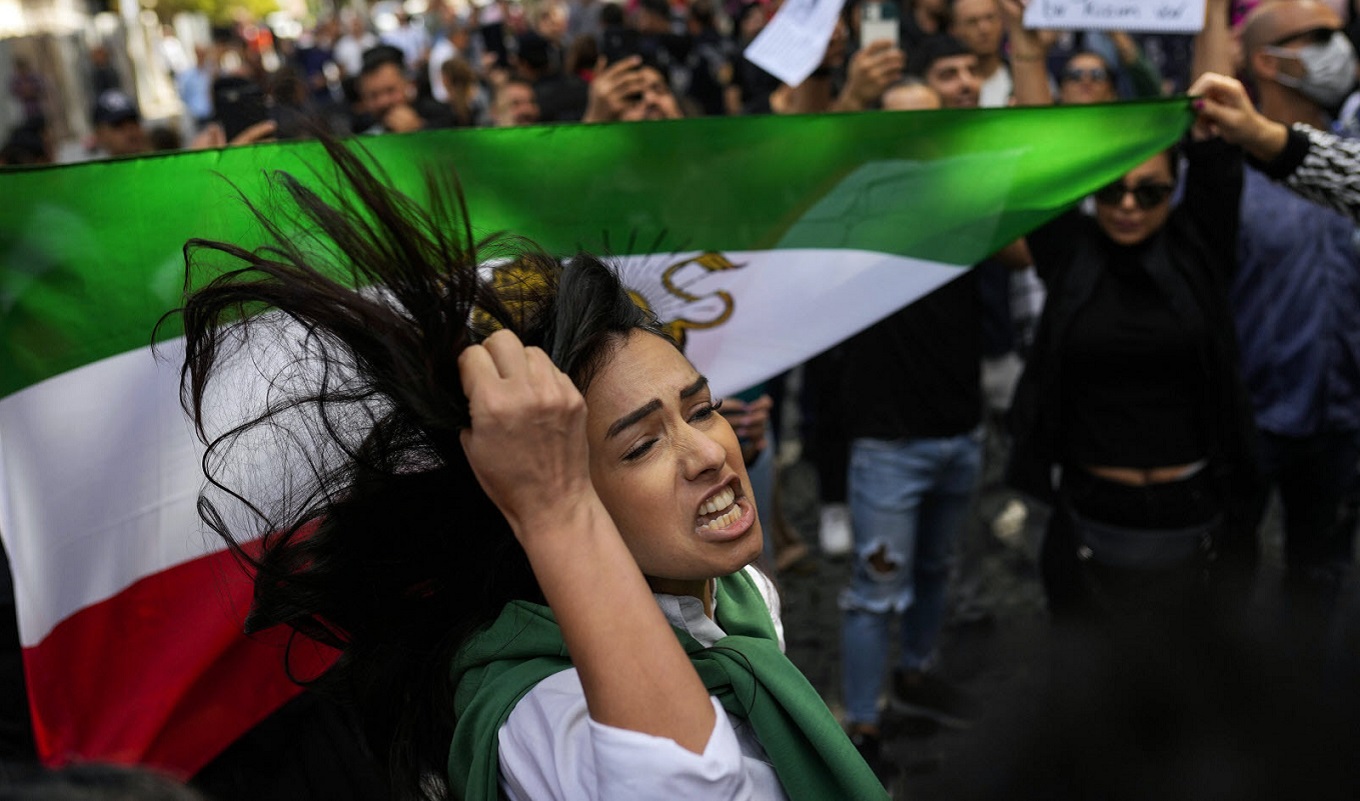 Manifestations de la jeunesse iranienne : les Raisins de la colère