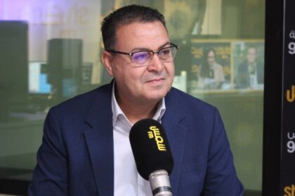 Quant au plan stratégique, a-t-il dit, l'année 2025 marquera le début des grandes réformes dans les caisses sociales et de la réforme fiscale, tandis qu'en 2026, les grandes réformes concerneront les secteurs de l'enseignement, de la santé et du transport.