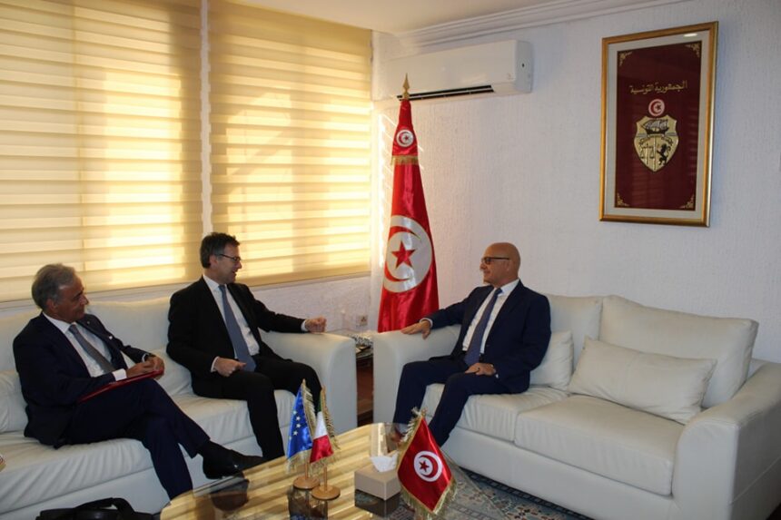 Pour sa part, le secrétaire général du Comité a pris connaissance du nouveau programme de formation destiné aux jeunes tunisiens exerçants dans cette filière d’activité.