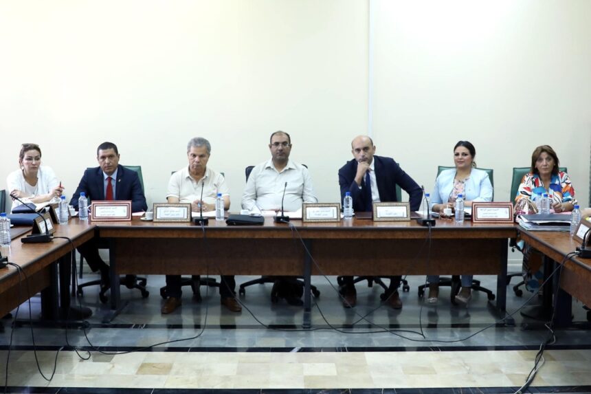 Cités dans un communiqué de l'Assemblée des représentants du peuple (ARP), les experts ont souligné que leur département est conscient de la nécessité de réviser au plus vite les dispositions relatives aux chèques sans provision en raison de ses répercussions sur l'économie nationale et d'adopter une approche conforme à la législation nationale et aux engagements internationaux ratifiés par la Tunisie.