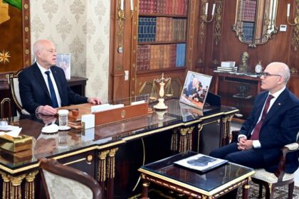 L’entretien a été l’occasion d’aborder plusieurs questions, dont le rôle des ambassadeurs dans la défense des intérêts du peuple tunisien, en particulier dans le contexte des changements rapides que connait le monde actuellement.