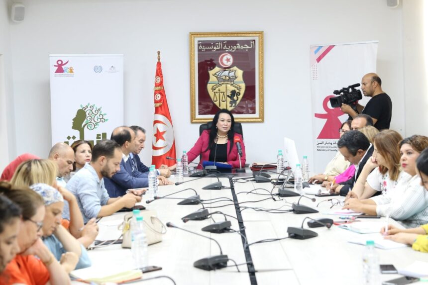 D'autre part, la ministre a également évoqué les nouveaux programmes annoncés le 7 mars dernier, en particulier le programme Samida pour l'autonomisation économique des femmes victimes de violence, soulignant que le ministère à jusqu'à présent reçu 550 demandes pour bénéficier de ce programme et que les avis d'approbation seront accordés prochainement à un premier groupe de bénéficiaires.