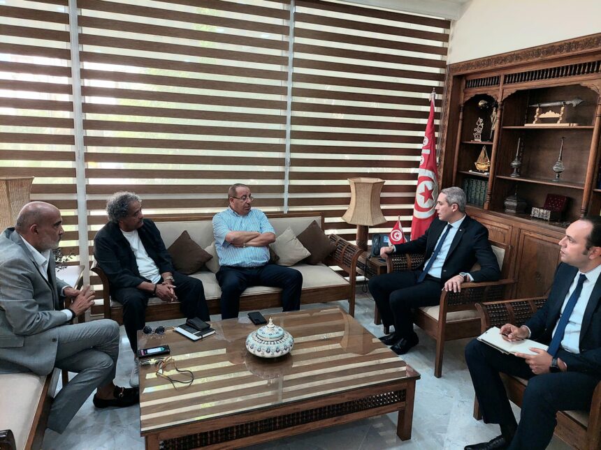 La réunion a permis de prendre connaissance du déroulement des activités des excursions touristiques maritimes et des conditions de l'arrivée des différents paquebots maritimes en Tunisie ainsi que des circuits touristiques proposés à cet effet.