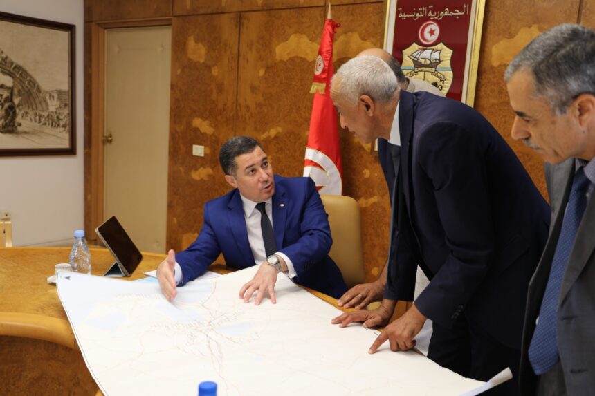 Mejidi n’a pas manqué de souligner l’importance historique, civilisationnelle, sociale et économique de la ligne TGM. Raison pour laquelle les responsables ont décidé de maintenir son fonctionnement en parallèle avec les chantiers en cours de réalisation.