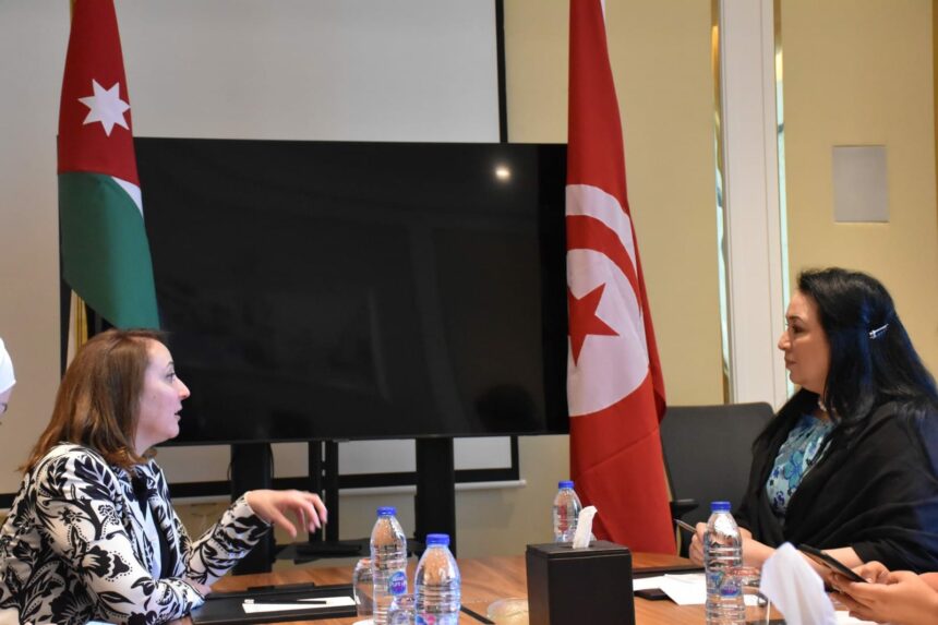 Bel Haj Moussa a notamment passé, en revue à cette occasion, les principaux programmes réalisés par son département en matière d'autonomisation économique de la femme citant le programme Raydett et celui d'autonomisation économique des mères d'élèves menacés de décrochage scolaire.