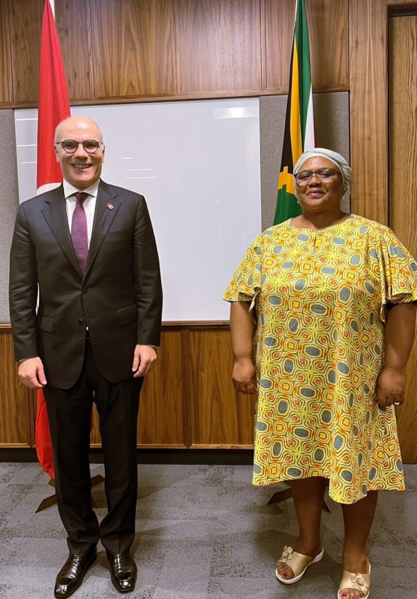 Dans le document, les deux ministres évoquent les préparatifs en prévision de la tenue de la 6e session commission mixte et la finalisation des procédures relatives à la signature d'un protocole d'accord sur les concertations diplomatiques entre les deux pays.