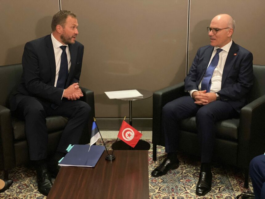 Le ministre s'est, également, entretenu avec ses homologues sur l'évolution de la situation régionale et internationale, renouvelant la position de la Tunisie sur les questions et les problèmes inscrits à l'ordre du jour de l'Assemblée générale.