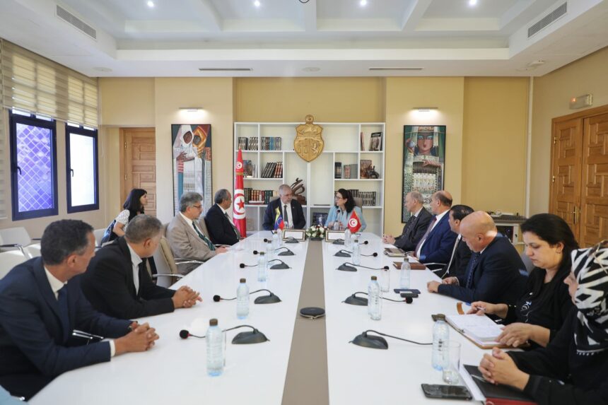 Ce nouveau programme vise à renforcer les relations de coopération entre les deux pays dans le domaine culturel et à développer les perspectives de coopération dans divers secteurs, notamment le cinéma, les arts plastiques, le livre, la traduction et le patrimoine.