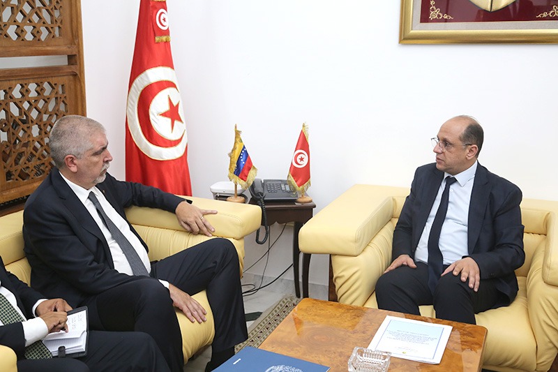 Zahi a mis l'accent sur l'importance de s'inspirer du programme vénézuélien "EL Sistema", d'aide aux enfants en difficulté, sociale ou familiale, par l'éducation musicale intensive.