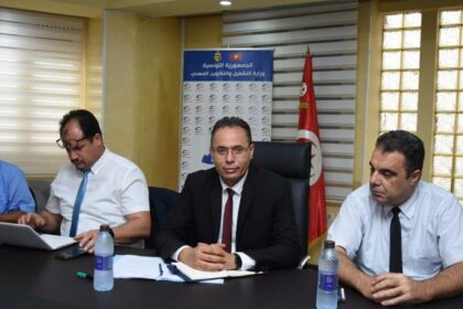 Le chef du cabinet, AbdelKader Jamali, a souligné, à cette occasion, la nécessité d'examiner toutes les solutions permettant de garantir les meilleures conditions à l'ouverture des centres dans les délais et à la formation des apprentis.