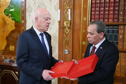 Cette rencontre a, par ailleurs, été l’occasion de discuter des projets de sociétés citoyennes proposés par nombre de citoyens dans plusieurs régions du pays et les obstacles auxquels ils font face pour réaliser ces projets.