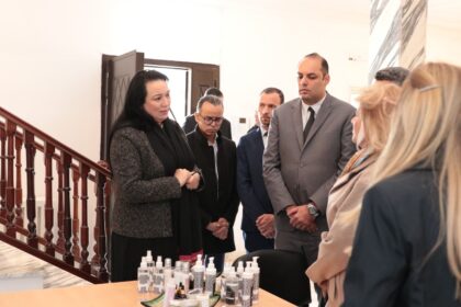 Le nouveau centre « El Amen », douzième du genre, vient renforcer la série de centres « El Amen » répartis dans de nombreux gouvernorats de la République pour héberger les femmes victimes de violences et leurs enfants qui les accompagnent, ayant une capacité d'hébergement de 186 lits.