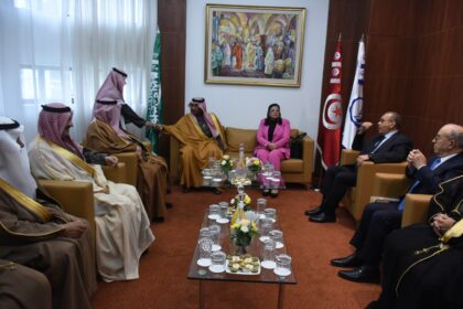 A l'occasion de la réunion du Conseil d'affaires tuniso-saoudien, tenue au siège de l'UTICA, Kooli a formulé l'espoir de voir de grands projets réalisés dans les secteurs de l'eau, l'agroalimentaire, l'environnement, les industries pharmaceutiques et autres, en Tunisie, grâce à des coopérations avec les partenaires saoudiens.