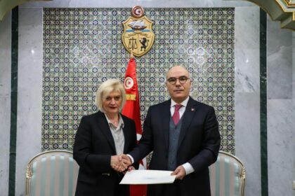 Le ministre a, à cette occasion, fait part de la disposition de son département à tout mettre en œuvre pour lui faciliter sa mission en Tunisie.