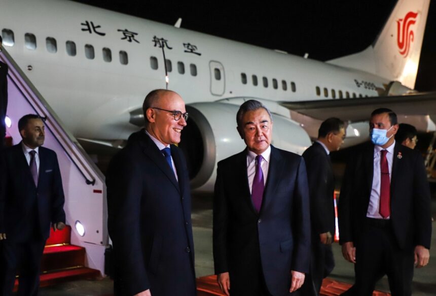 L'académie diplomatique internationale inaugurée par Wang Yi