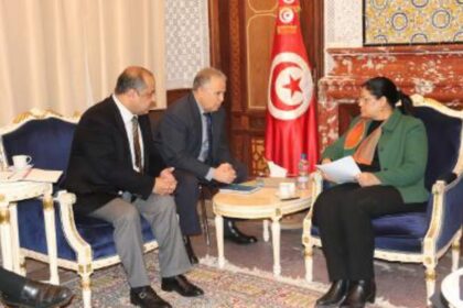 Elle n'a pas manqué, non plus, de passer en revue diverses points reflétant la solidité du pays tunisien face aux crises que traverse le monde dans plusieurs domaines : économique et financier, épidémiologique, climatique, etc...