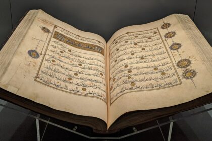 La compétition est organisée à l'initiative de la Ligue régionale du Saint Coran en coordination avec la Ligue nationale du Saint Coran et la Direction régionale des Affaires religieuses de Bizerte.