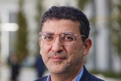 Professeur à Sciences-Po Paris, M'hamed Oualdi, spécialiste de l'histoire du Maghreb moderne et contemporain (XVIe-début du XXIe siècle) dirige un programme de recherches européen (ERC) sur les fins d'esclavages au Maghreb. Parmi ses ouvrages "Esclaves et maîtres" (Publications de la Sorbonne, 2011).