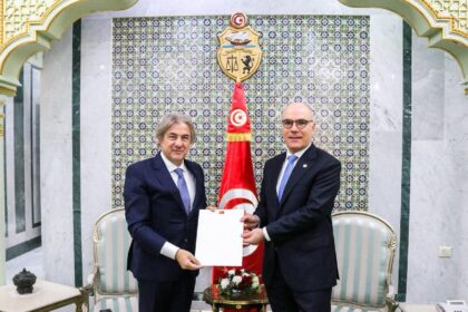 Il a fait part au nouvel ambassadeur de Turquie de la disponibilité du ministère à fournir toutes les conditions appropriées pour l'aider à s'acquitter de sa mission dans les meilleures conditions.