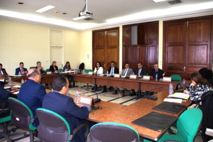 Les représentants du ministère de la santé ont souligné la nécessité de soutenir et de développer les industries locales dans le domaine des médicaments pour promouvoir le secteur de la santé et assurer la sécurité physique des citoyens tunisiens, surtout après l'expérience du Covid.