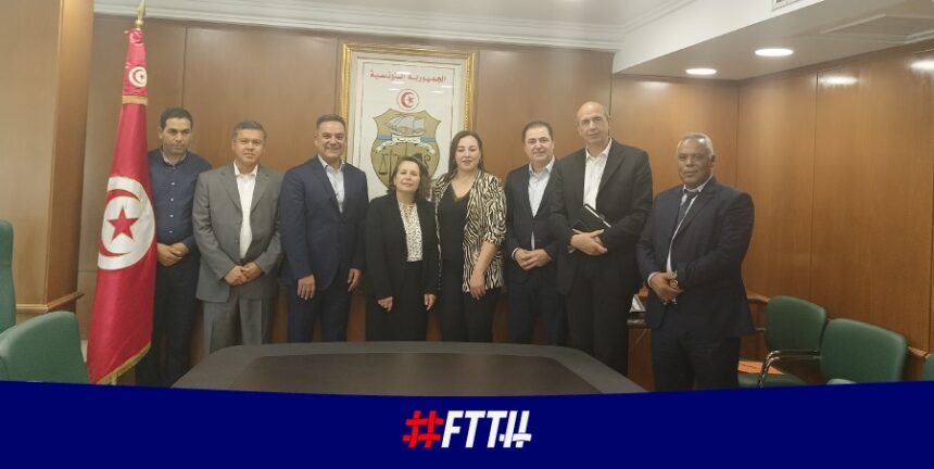 Selon le ministère, une expérience pilote est réalisée dans une entreprise à Jebel El Ouest, laquelle vise à valoriser et recycler les vêtements usagés pour les utiliser en tant qu'énergie alternative.