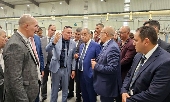 "Il ne faut pas se contenter du marché local et aller prospecter en Mauritanie, en Tunisie et en Libye pour écouler ces produits", leur dira-t-il.