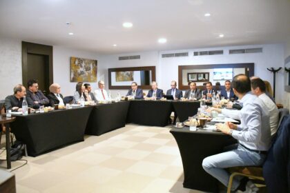 Chouchane a ainsi rappelé que la loi de finances 2022 avait exonéré les voitures 100% électriques des droits de douane et revu à la baisse les droits de consommation appliqués sur les voitures hybrides.