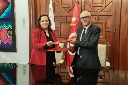 Ce protocole s'inscrit dans le cadre de la mise en œuvre de la stratégie nationale visant à généraliser la couverture sociale aux professionnels dans tous les secteurs.