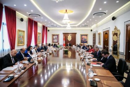 Il s’agit également du projet de loi portant approbation de l’accord signé le 17 avril 2024 entre la Tunisie et l’Italie sur le programme de soutien du budget général de l'Etat tunisien, ainsi que le projet de loi autorisant à l'Etat tunisien à souscrire au capital de Tunisian Saudi Bank.