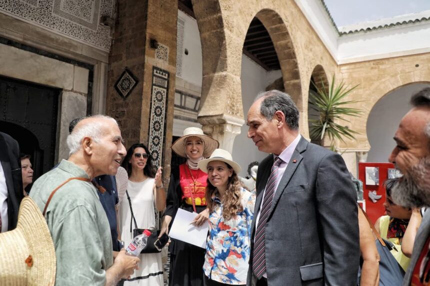 Inauguré en 1992, le CNCA est niché au mausolée Sidi Kacem Jélizi, un Saint tunisien d'origine andalouse surnommé «Jellizi» en référence à son métier de fabricant de "zliz" (carreaux de céramique) qu'il exerçait avec une habileté rare.