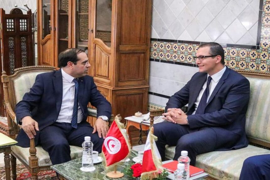 Selon le ministère du commerce et du développement des exportations, les deux responsables ont, à cette occasion, mis l'accent sur le positionnement stratégique de la Tunisie qui pourrait contribuer à renforcer la dynamique commerciale au sein de la région méditerranéenne.