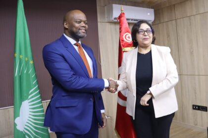 Ben Rejab a mis l’accent, aussi, sur les initiatives lancées par la Tunisie, en vue de renforcer son intégration à l’échelle continentale, dont la création du Centre africain pour le commerce numérique.