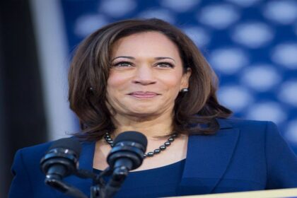 Kamala Harris a critiqué Donald Trump, affirmant qu'il n'est pas apte à briguer un second mandat présidentiel. Cette déclaration intervient alors qu'elle se rend en Caroline du Nord, un État du sud-est récemment affecté par l'ouragan Hélène.