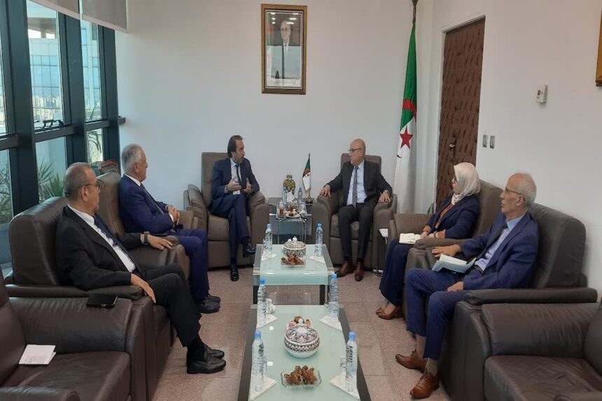 Lors de cette réunion, Kamel Moula a présenté l'accord. Signé par les associations des employeurs d'Algérie, de Tunisie et de Libye, le texte mentionne plusieurs points, notamment la création d'un Conseil de partenariat entre les associations des employeurs des trois pays.