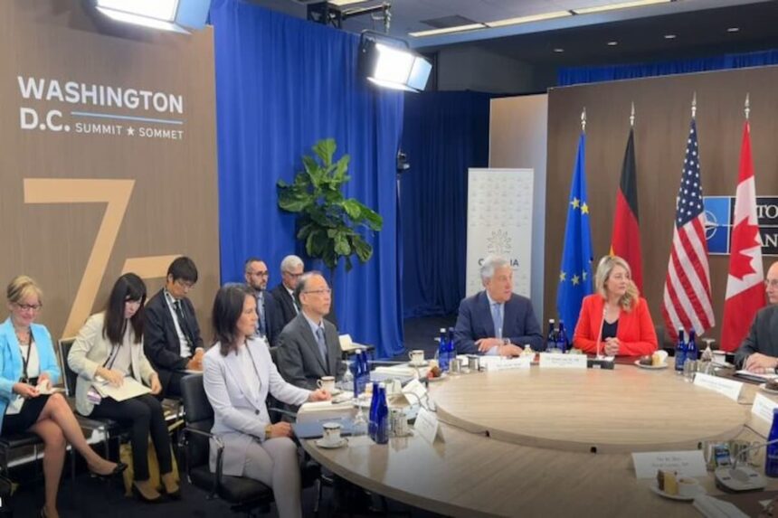 Les ministres des Affaires étrangères du du Canada, de la France, de l'Allemagne, de l'Italie, du Japon, du Royaume-Uni et des États-Unis, et le Haut Représentant de l'Union européenne ont condamné l'annonce d'Israël de légaliser cinq avant-postes en Cisjordanie.