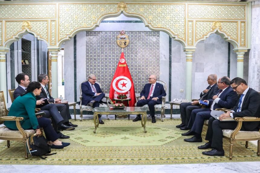 Il a, à cette occasion, fait part du soutien de la Tunisie à tous les efforts visant à trouver un règlement global et durable garantissant la sécurité, la stabilité et l'unité de la Libye, ainsi que la souveraineté de son peuple.
