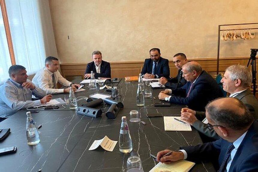 Lors de cette réunion, les deux parties ont discuté des moyens de consolider leurs relations dans le domaine de la fabrication des équipements d'énergie et de recherche de nouvelles opportunités pour renforcer le partenariat entre eux.