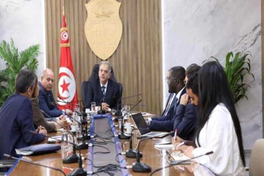 Sadok Mourali recevant une délégation de la FIFA et de la CAF