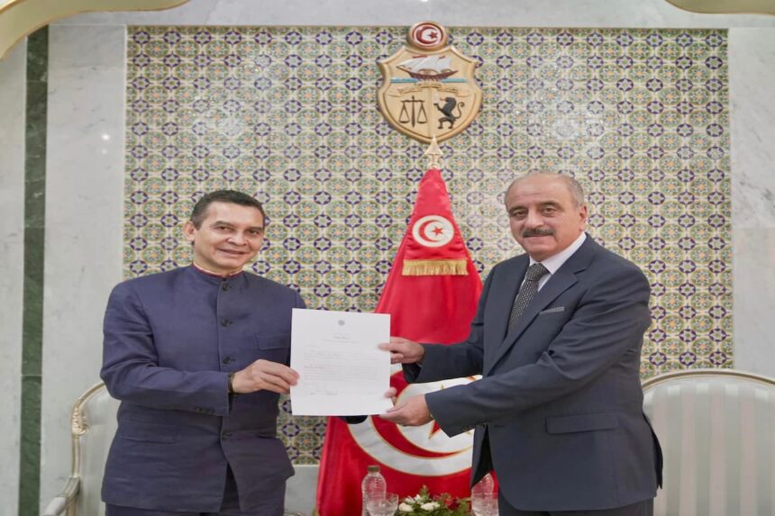 Le ministre a, à cette occasion, fait part de la disposition du département à offrir les conditions les plus favorables au nouvel ambassadeur en vue d'œuvrer à renforcer les liens d'amitié et de coopération entre les deux pays.