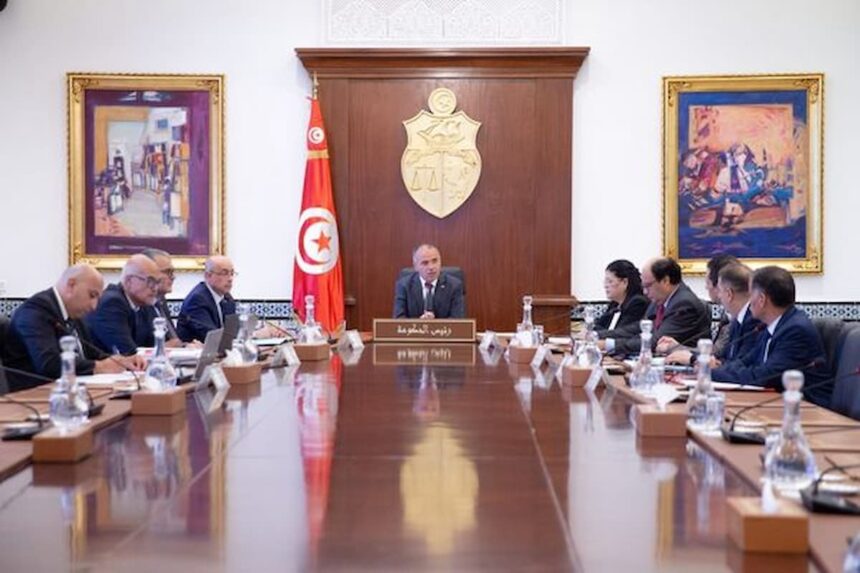 Par ailleurs, plusieurs députés ont appelé à la nécessité d'introduire des réformes dans le secteur de l'enseignement supérieur et de réviser les mécanismes d'emploi précaire.