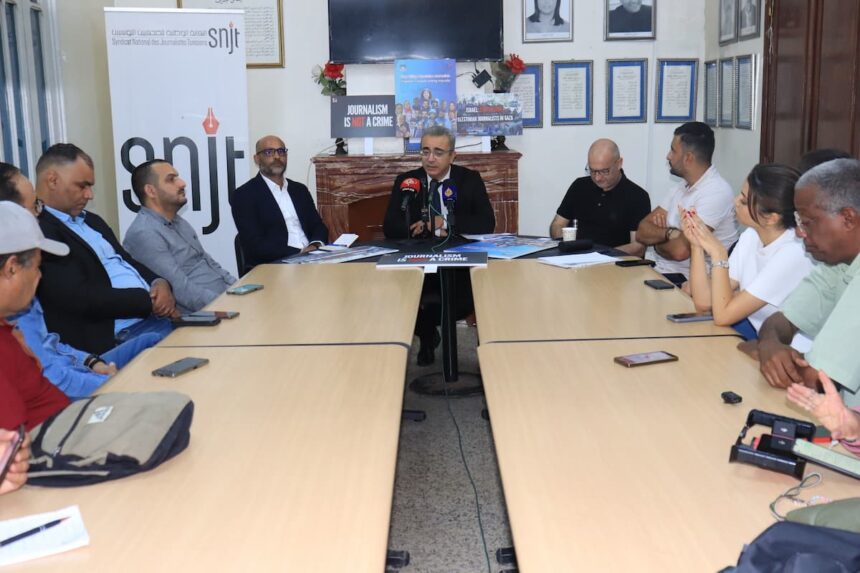 De son côté, le secrétaire général de la Fédération internationale des journalistes (FIJ) Anthony Bellanger, a mis en avant l'importance d'être solidaire avec les journalistes, mettant en évidence la difficulté toute d'être journaliste à Gaza qu'il dit avoir visité en novembre et pris connaissances des dangers encourus par les professionnels des médias dans cette enclave.