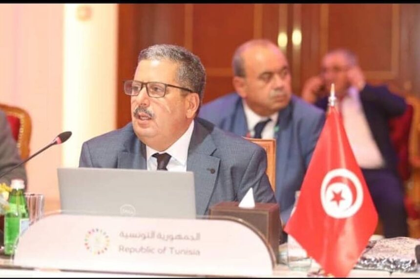 "Il n'y a pas d'obstacles majeurs qui entravent la mise en œuvre des projets éducatifs à Béja" a-t-il dit, ajoutant que sa visite à Béja a pour but de relancer les projets en suspens ayant connu des difficultés pour diverses raisons.