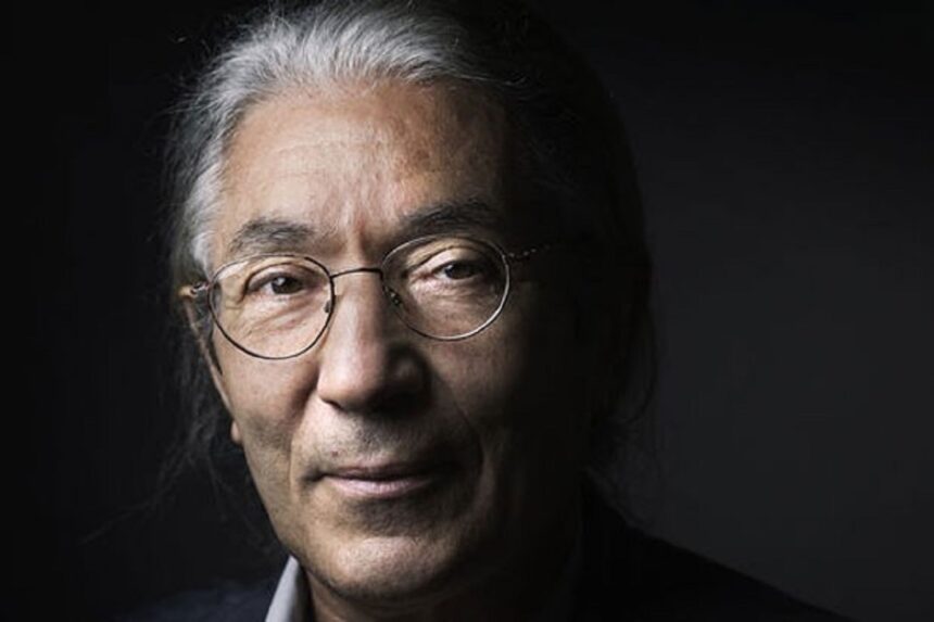 Boualem Sansal a été poursuivi pour des accusations telles que l'atteinte à l'unité nationale, l'outrage à l'armée, la mise en péril de l'économie nationale et la possession de vidéos et de publications jugées menaçant la sécurité et la stabilité du pays.