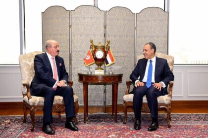 Les deux Ministres ont également discuté des développements et des changements rapides dans la région au cours de la période récente et échangé leurs points de vue sur diverses questions Arabes, Africaines et Méditerranéennes d'intérêt commun.