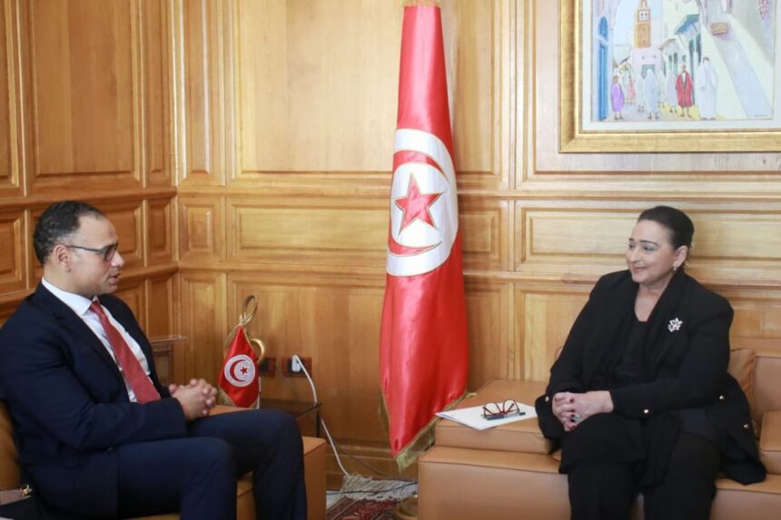 Pour sa part, l'ambassadeur d'Egypte a exprimé la volonté de son pays d' "intensifier la coopération dans le domaine culturel avec la Tunisie dans de nombreux domaines à travers la diplomatie culturelle", indique le communiqué.