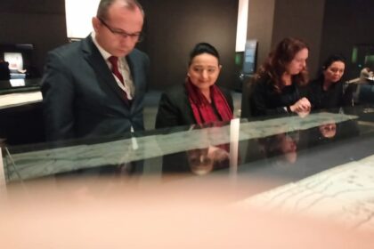 Les responsables de la Biennale de Djeddah (23 janvier-25 mai 2025) ont souligné l'intérêt manifesté par les visiteurs pour cette collection tunisienne compte tenu de son caractère exceptionnel sur les plans historique et scientifique.