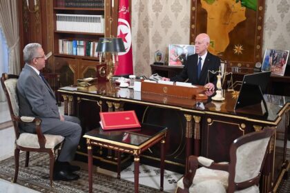 Lors de cet entretien avec Mustapha Ferjani, Kais Saied a souligné l'importance d'aider le secteur public de la santé à lever tous les obstacles pour réussir à réaliser des projets ambitieux dont l'hôpital spécialisé dans le traitement du cancer à Gabès.