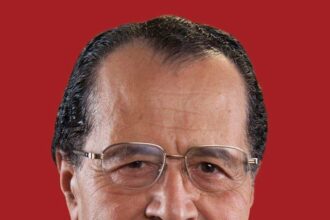 Né le 22 juillet 1944 à Sfax, Noureddine Hached est une personnalité politique tunisienne ayant occupé les fonctions de ministre du Travail et d'ambassadeur.