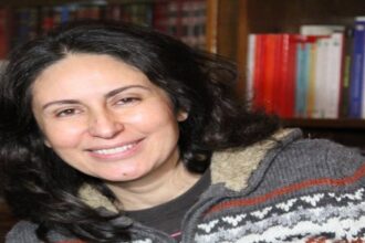 A l'occasion de la Journée internationale des droits des femmes, le centre d'art B7L9 (Bhar Lazreg-La Marsa) accueille le samedi 8 mars 2025 (21h30), l'écrivaine et chercheuse Olfa Youssef.